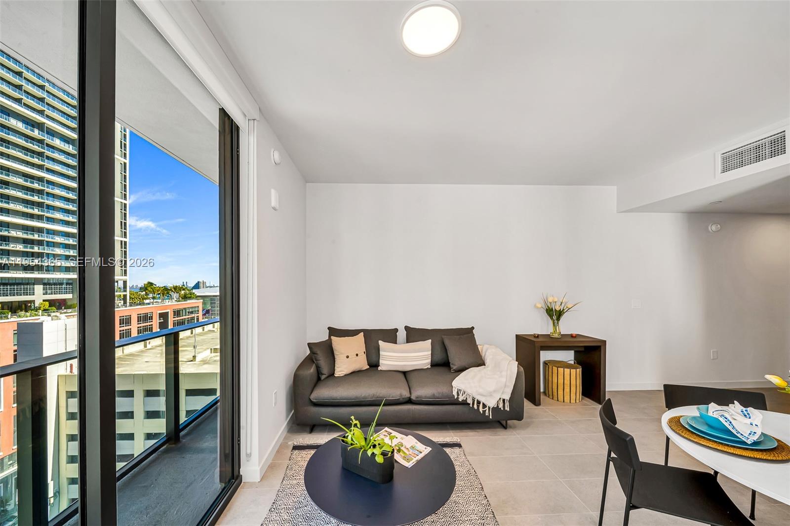 120 NE 5th #1608 Miami, FL 33143