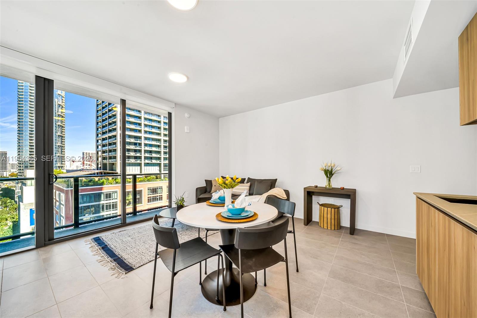 120 NE 5th #1608 Miami, FL 33143