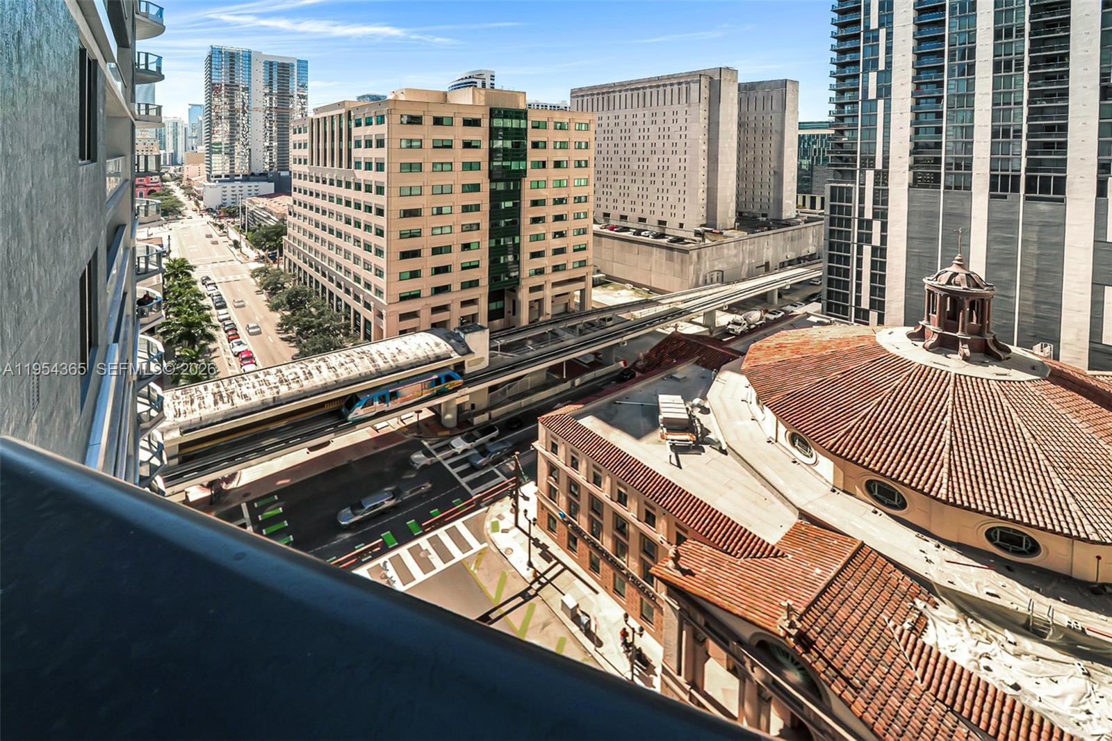 120 NE 5th #1608 Miami, FL 33143