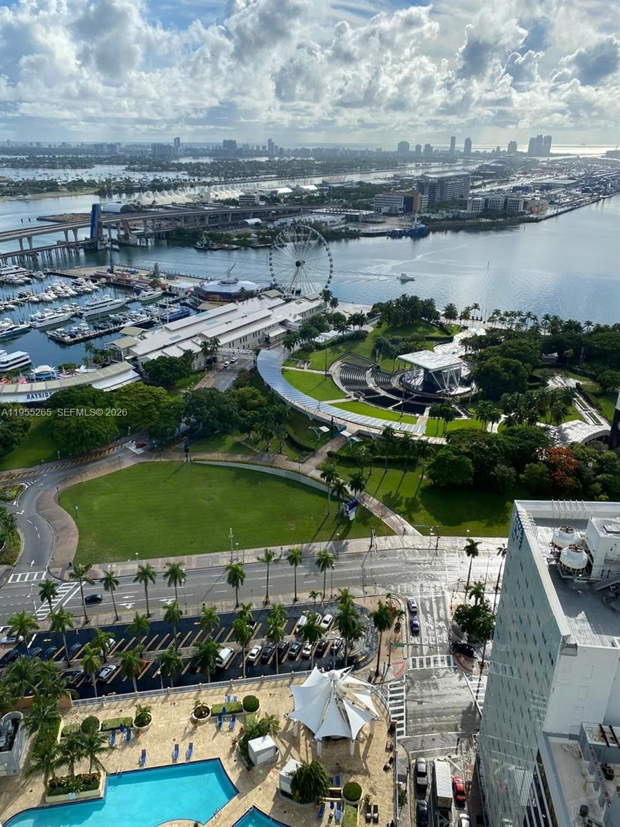 image Vizcayne South9