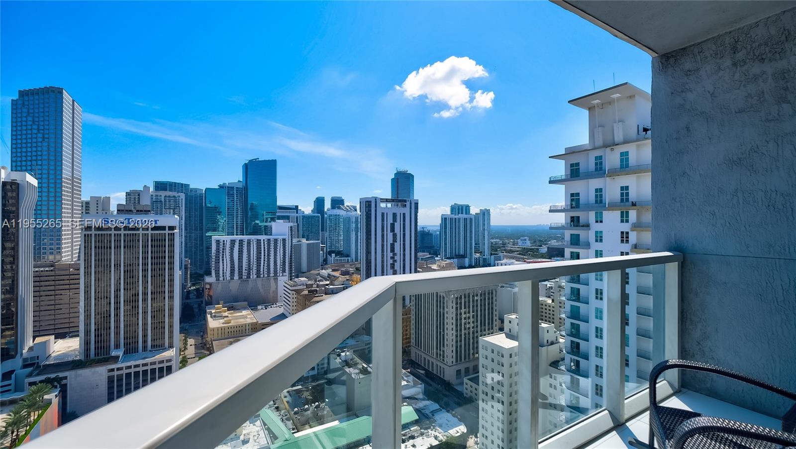 image Vizcayne South37