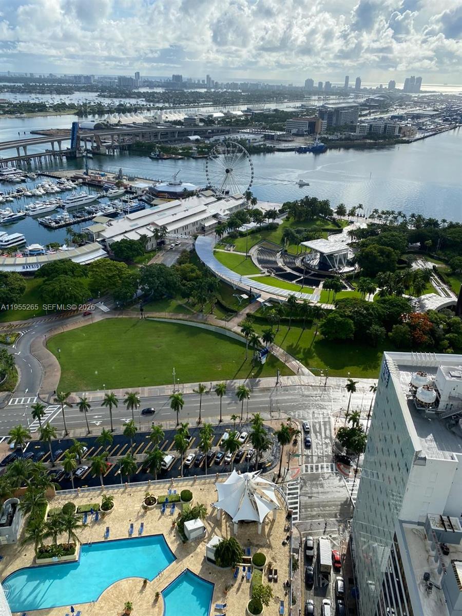 image Vizcayne South3