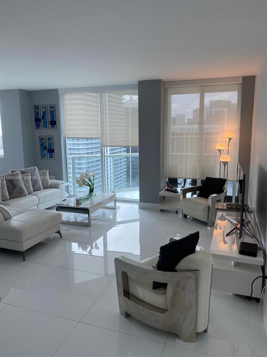 image Vizcayne South4