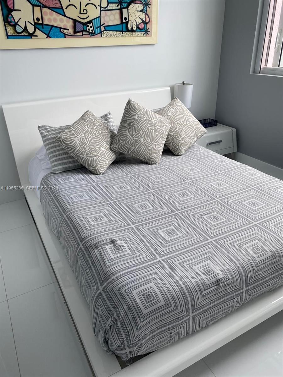 image Vizcayne South6