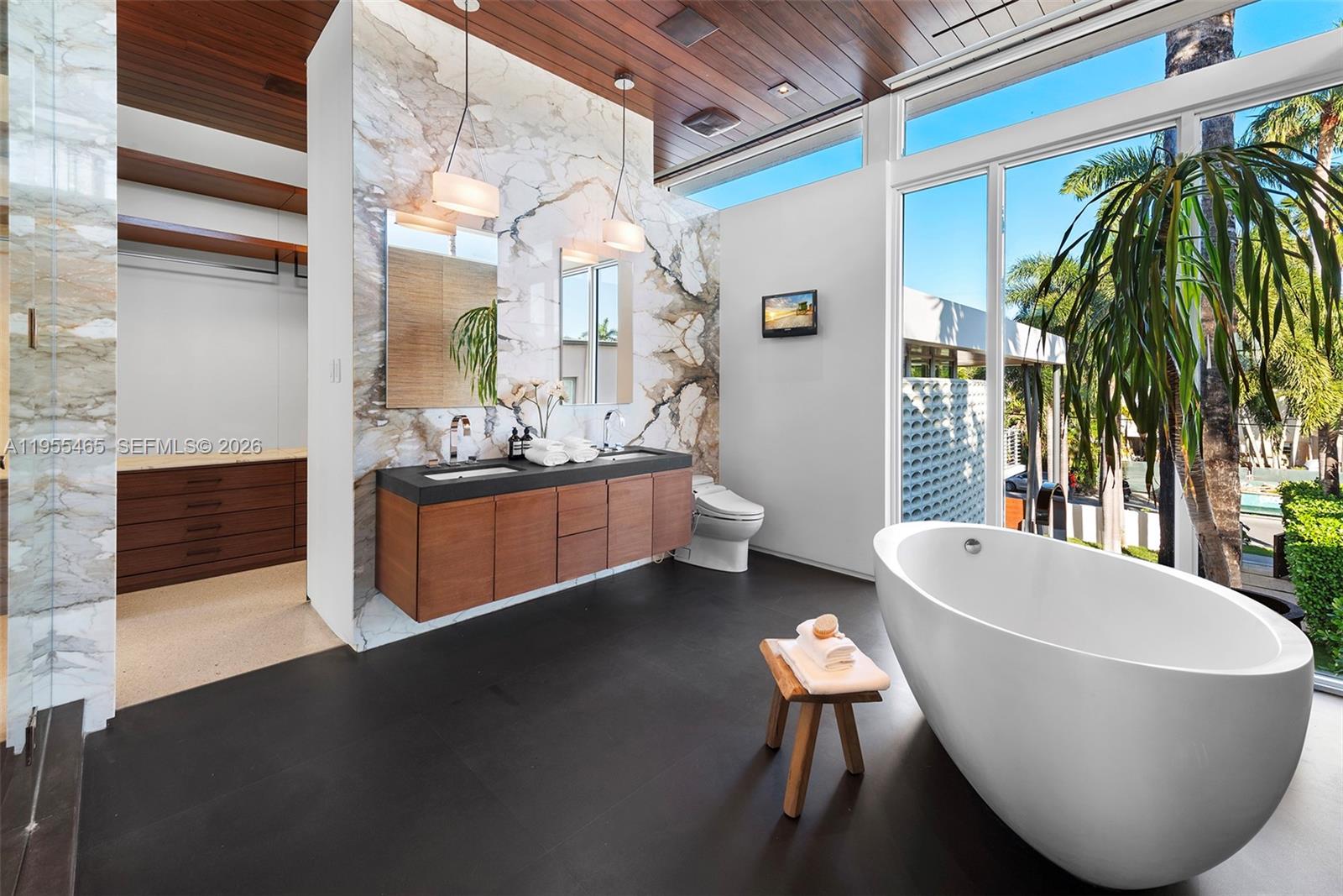 Undisclosed Address Miami Beach, FL 33139