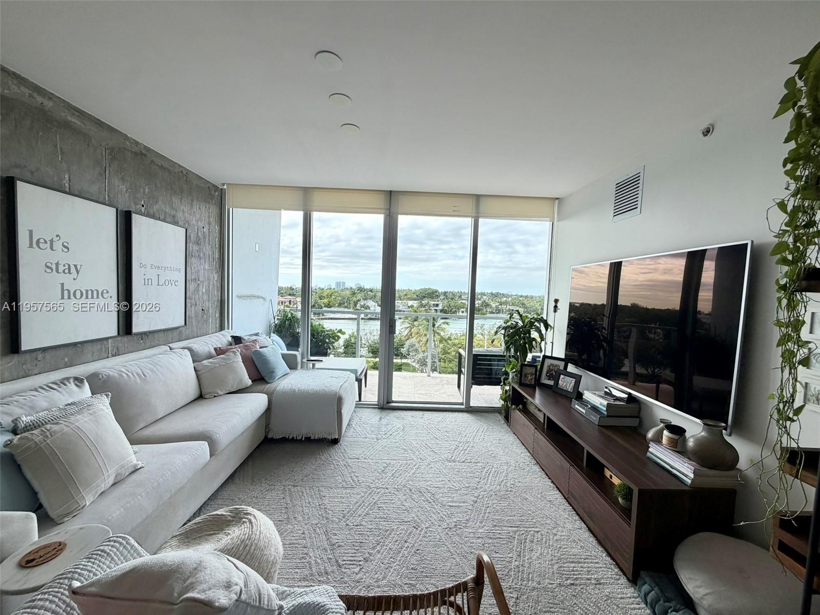 6305 Indian Crk Dr #6B