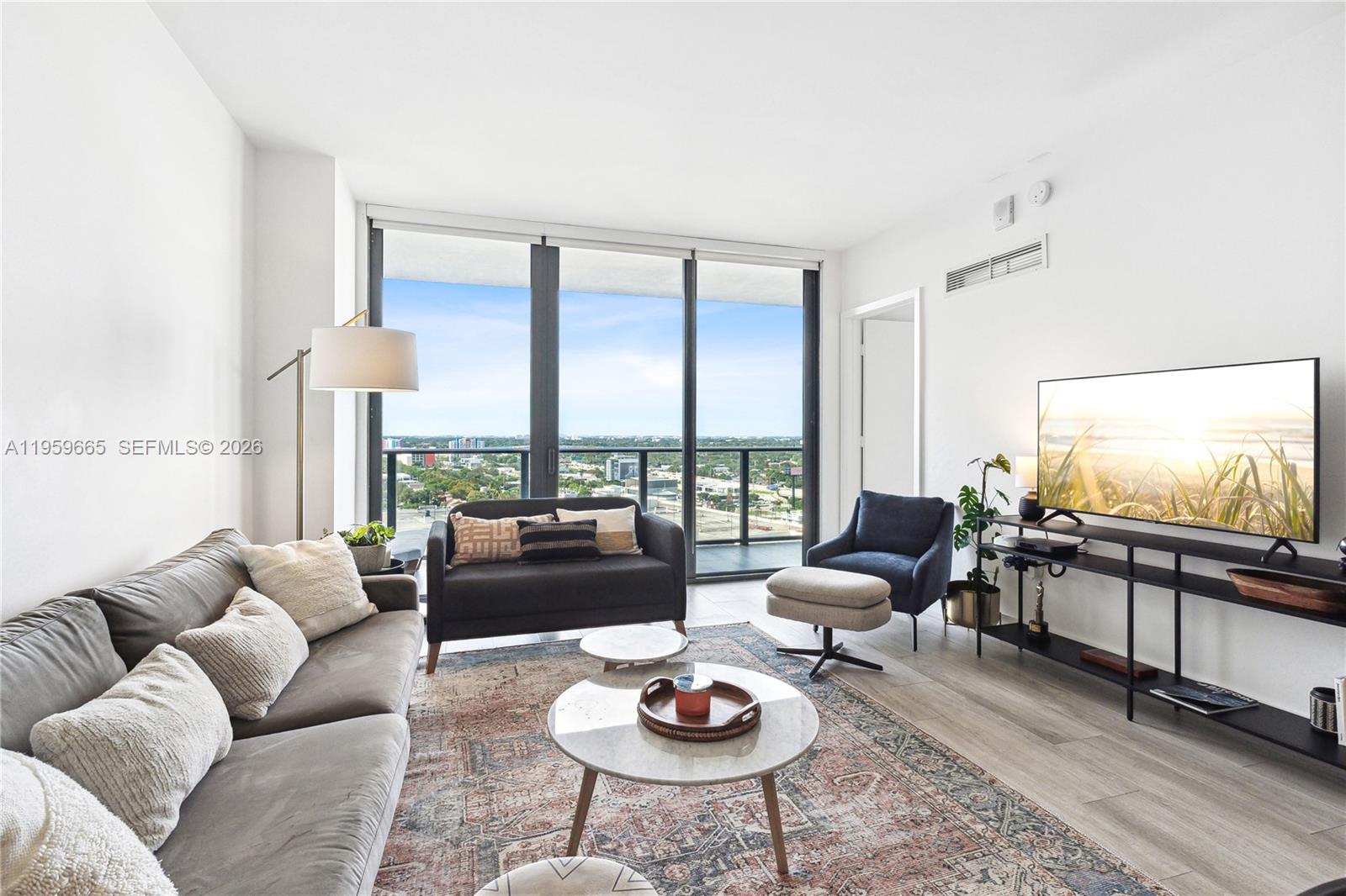 121 NE 34th St #1612