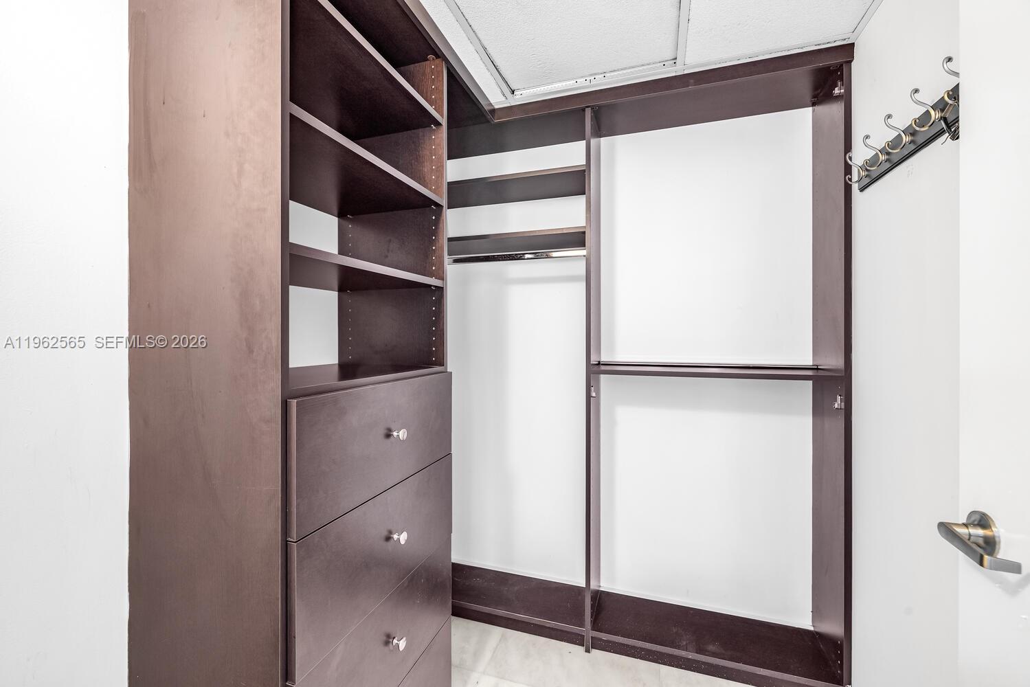 image Icon Brickell II12