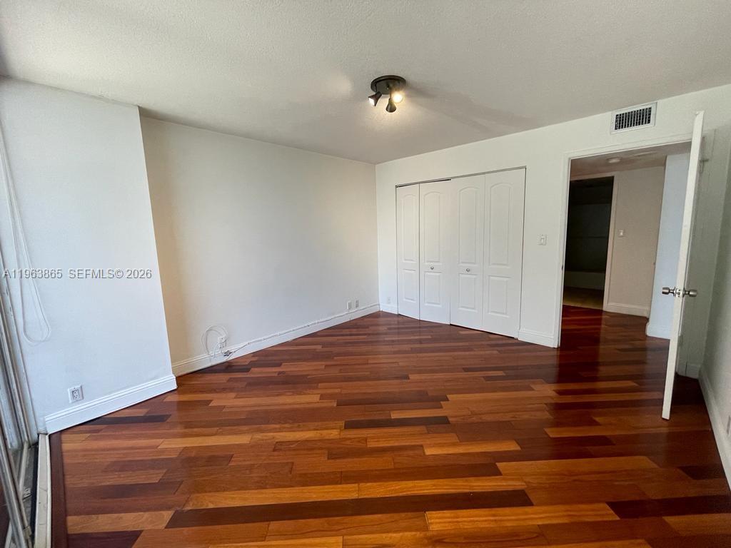 image Brickell Place I9