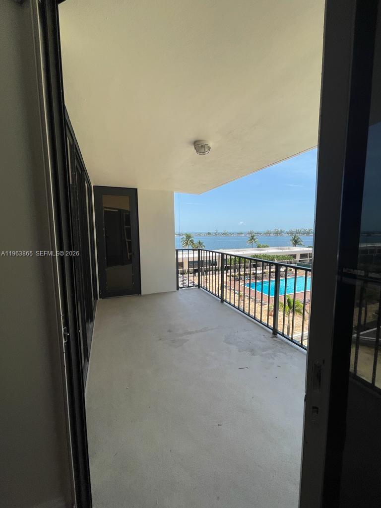 image Brickell Place I16