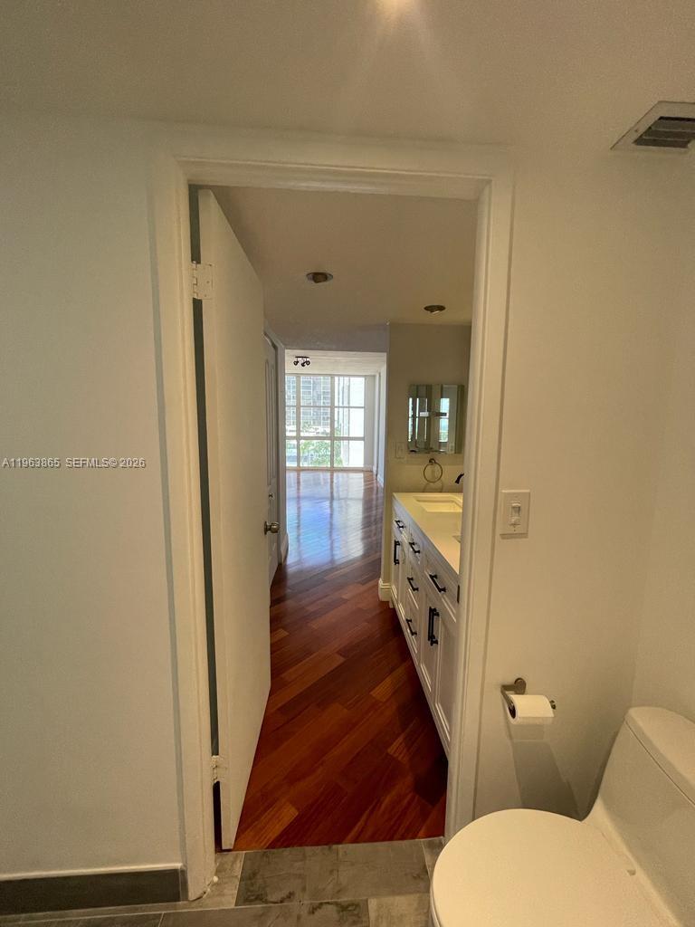 image Brickell Place I17