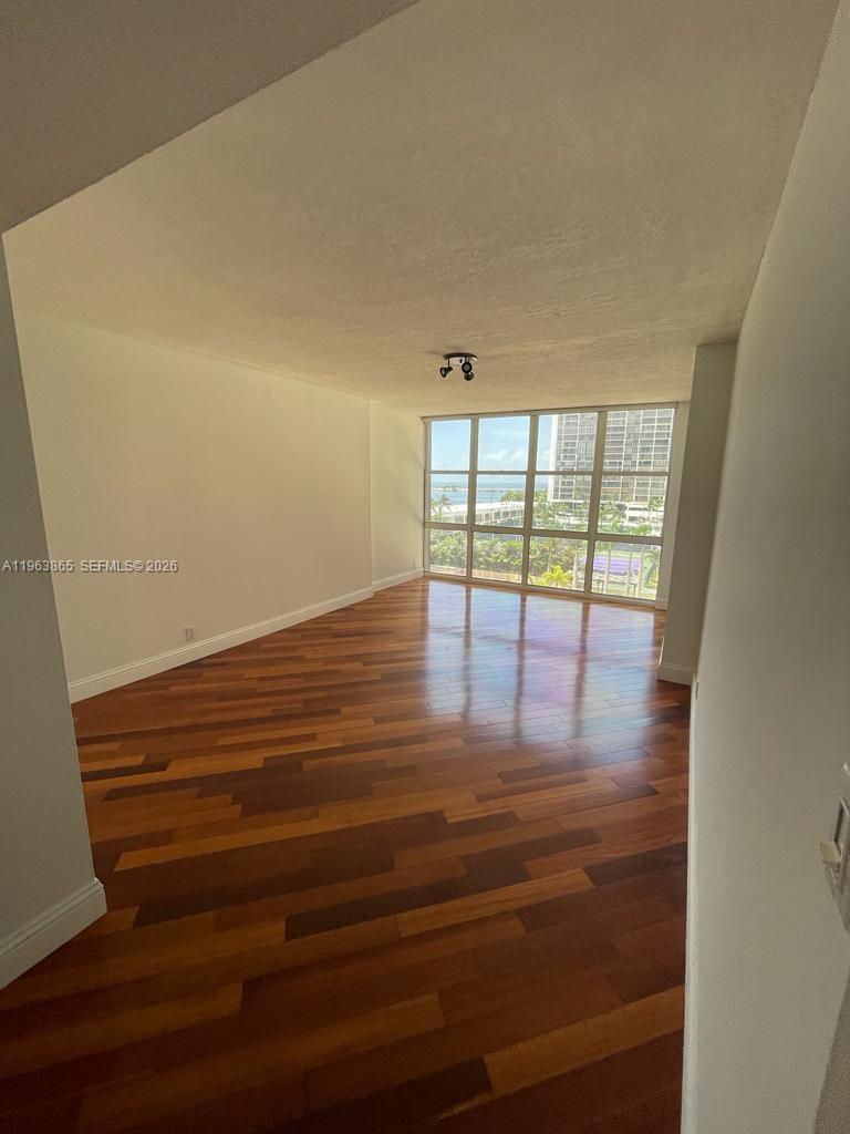 image Brickell Place I25