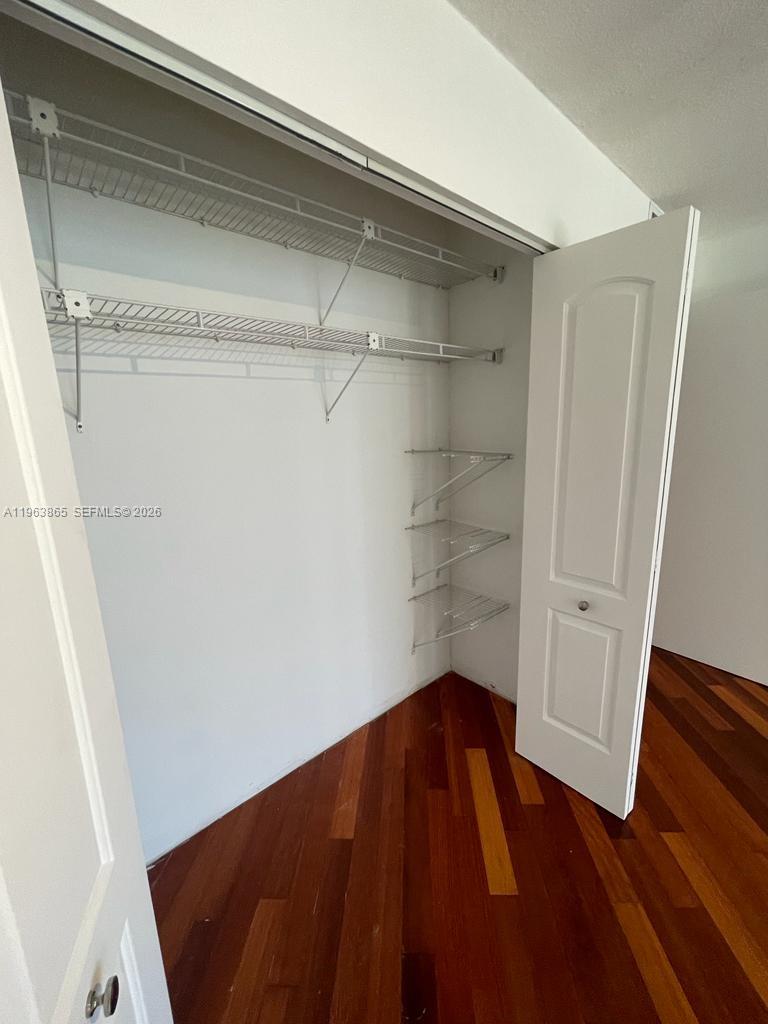 image Brickell Place I27