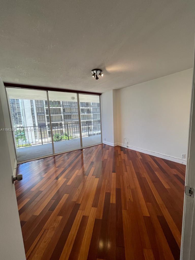 image Brickell Place I28