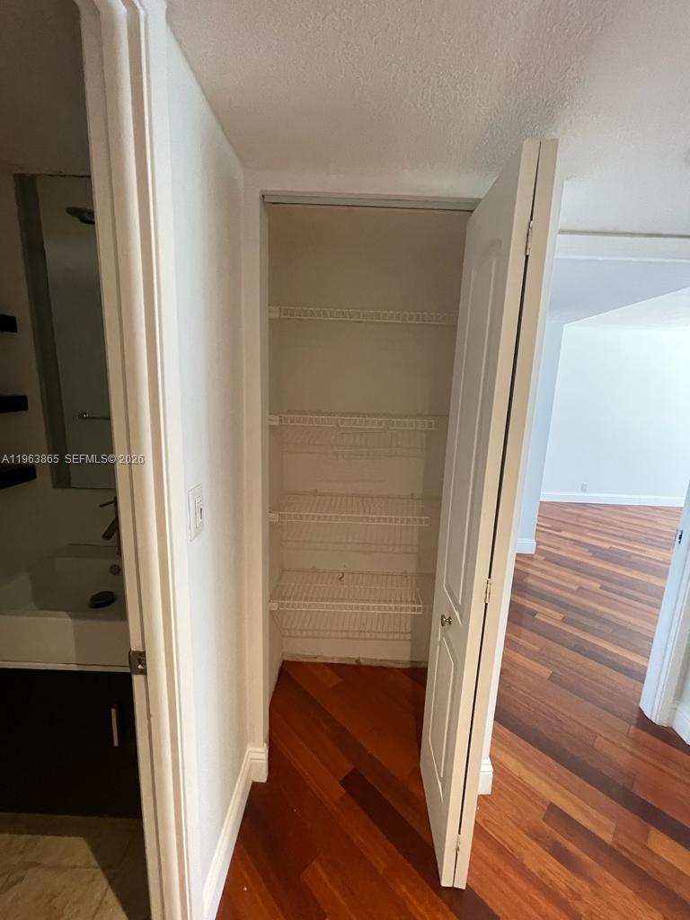 image Brickell Place I29