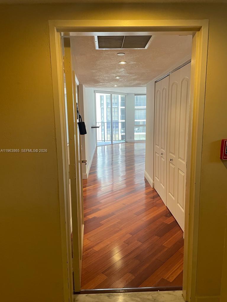 image Brickell Place I46