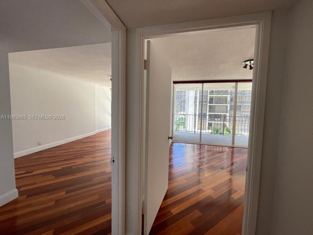 image Brickell Place I7