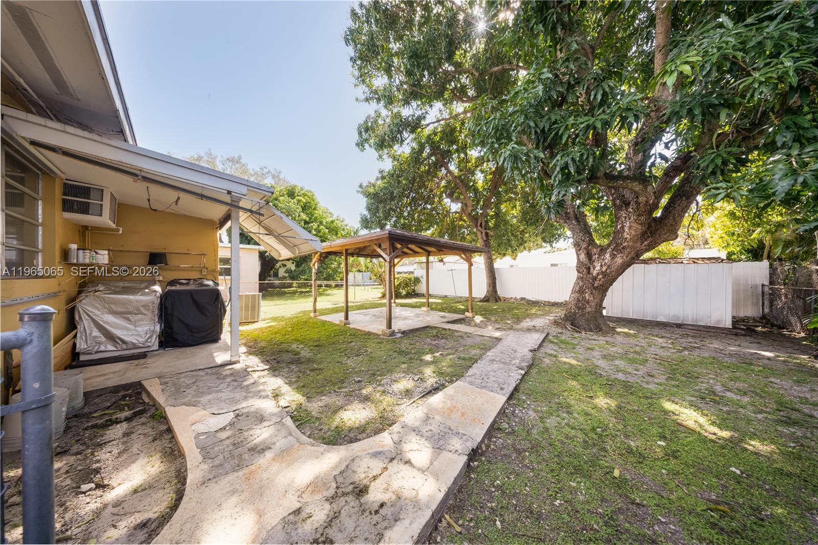 3330 SW 2nd St Miami, FL 33135