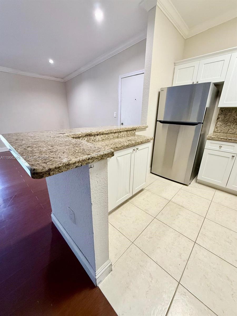 801 NE 199th St #204-10