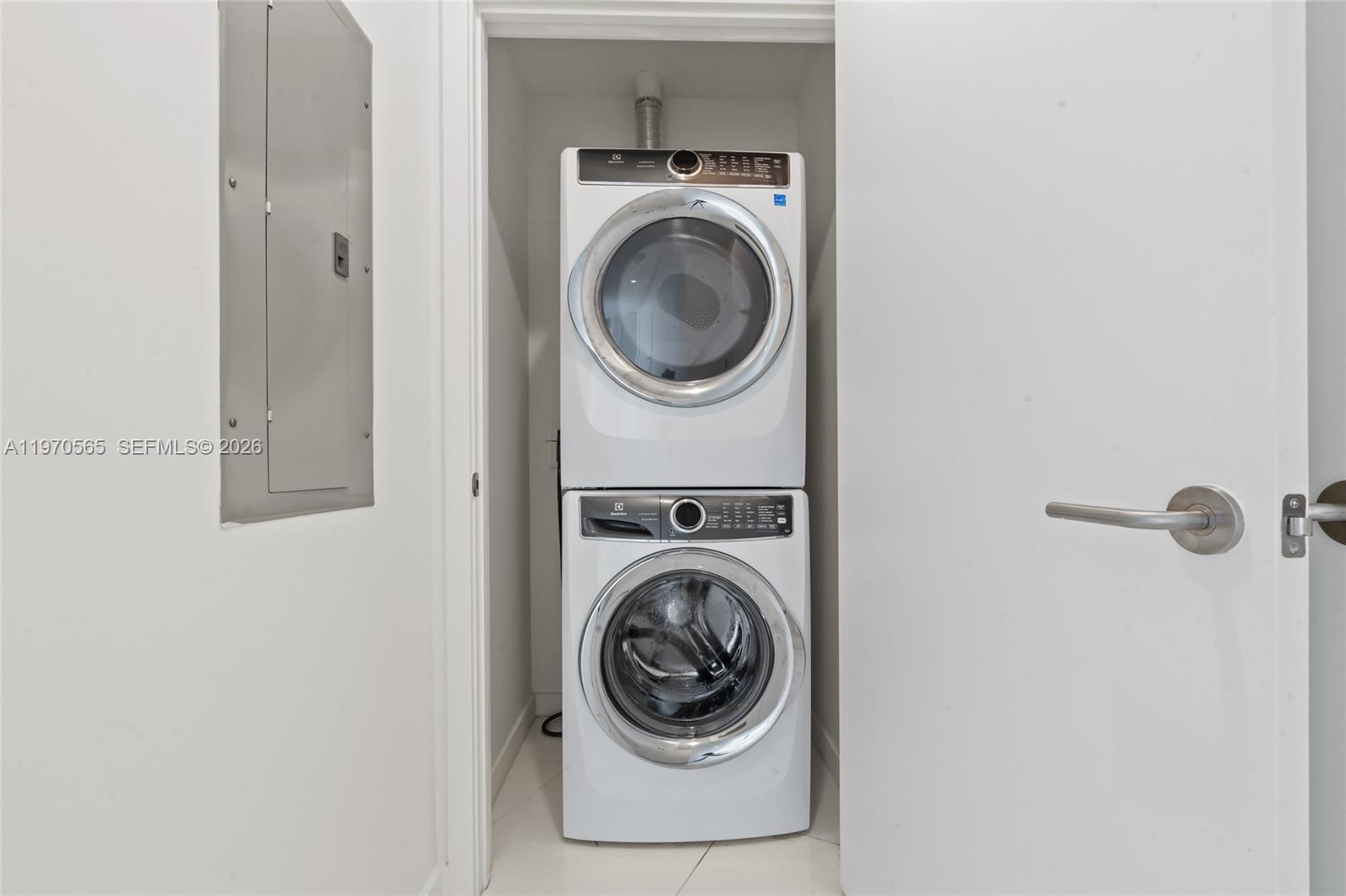 851 NE 1st Ave #3202 Miami, FL 33132