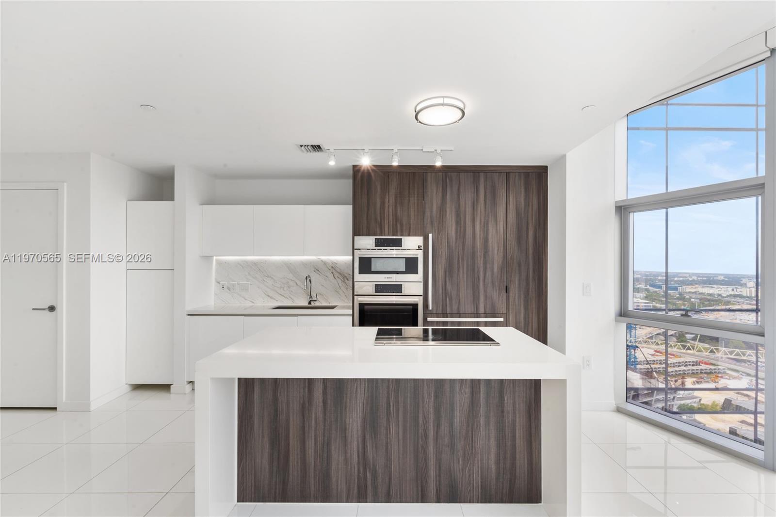 851 NE 1st Ave #3202 Miami, FL 33132