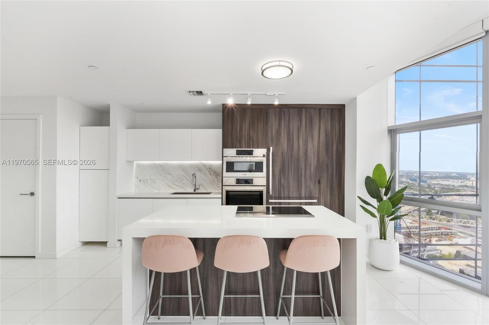 851 NE 1st Ave #3202 Miami, FL 33132