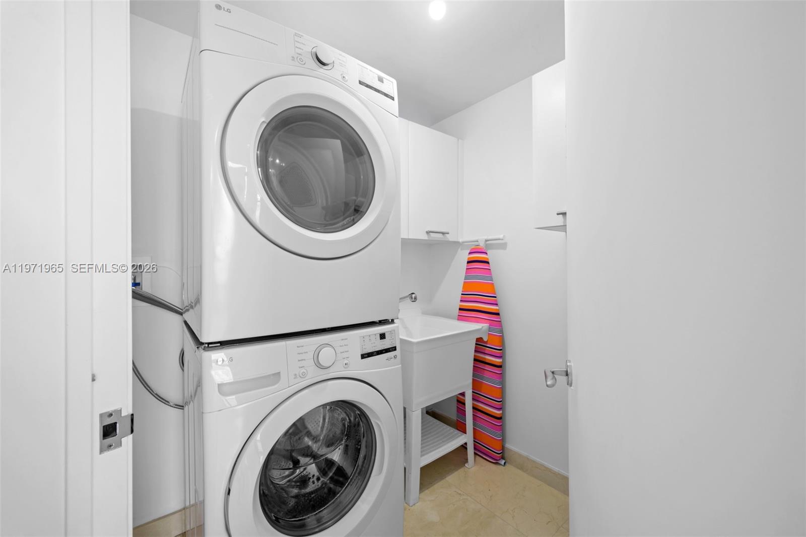 17121 Collins Ave #1508 Sunny Isles Beach, FL 33160