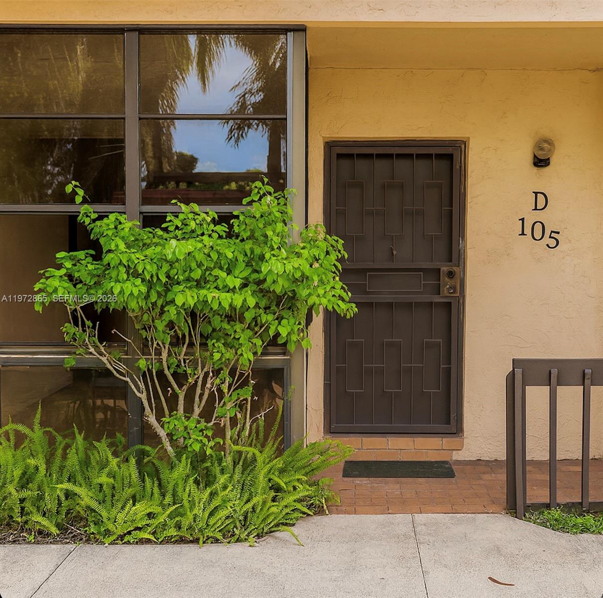 800 NE 199th St #105D