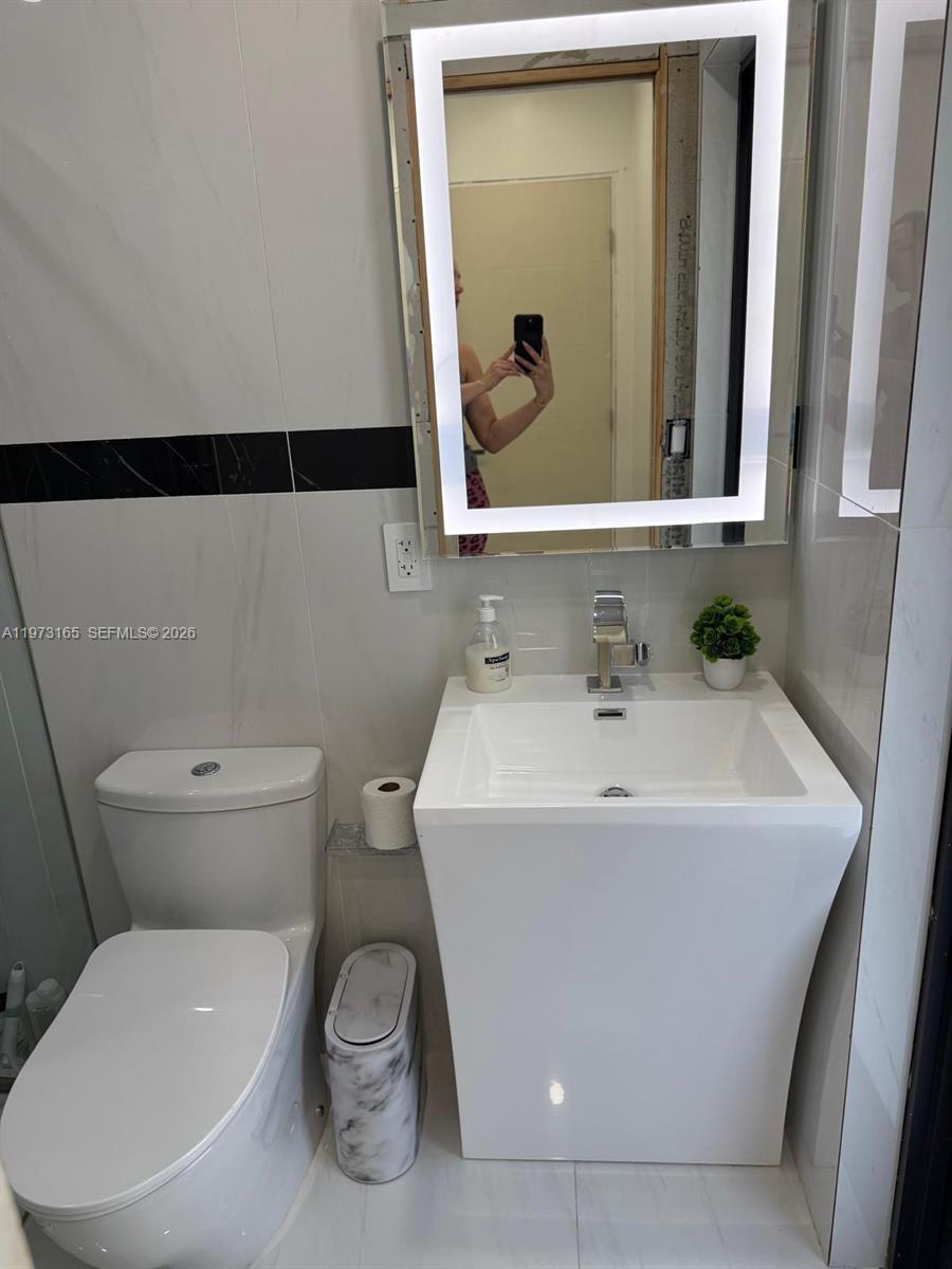 1801 NW 42nd St Oakland Park, FL 33309