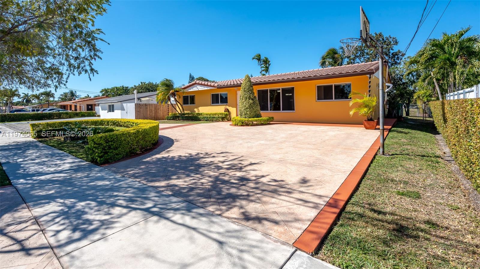 4600 SW 104th Ave Miami, FL 33165