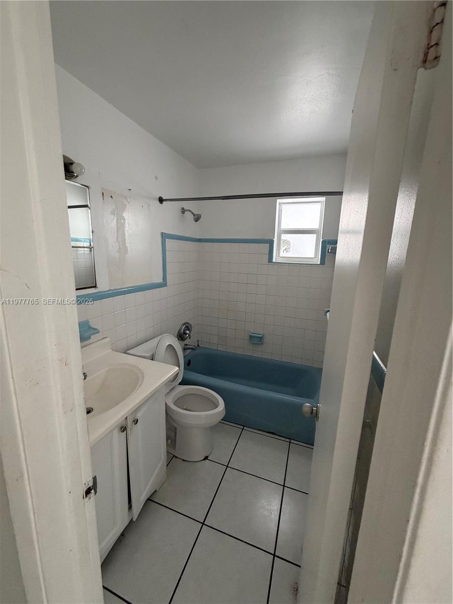 3021 NE 7th Ave Pompano Beach, FL 33064