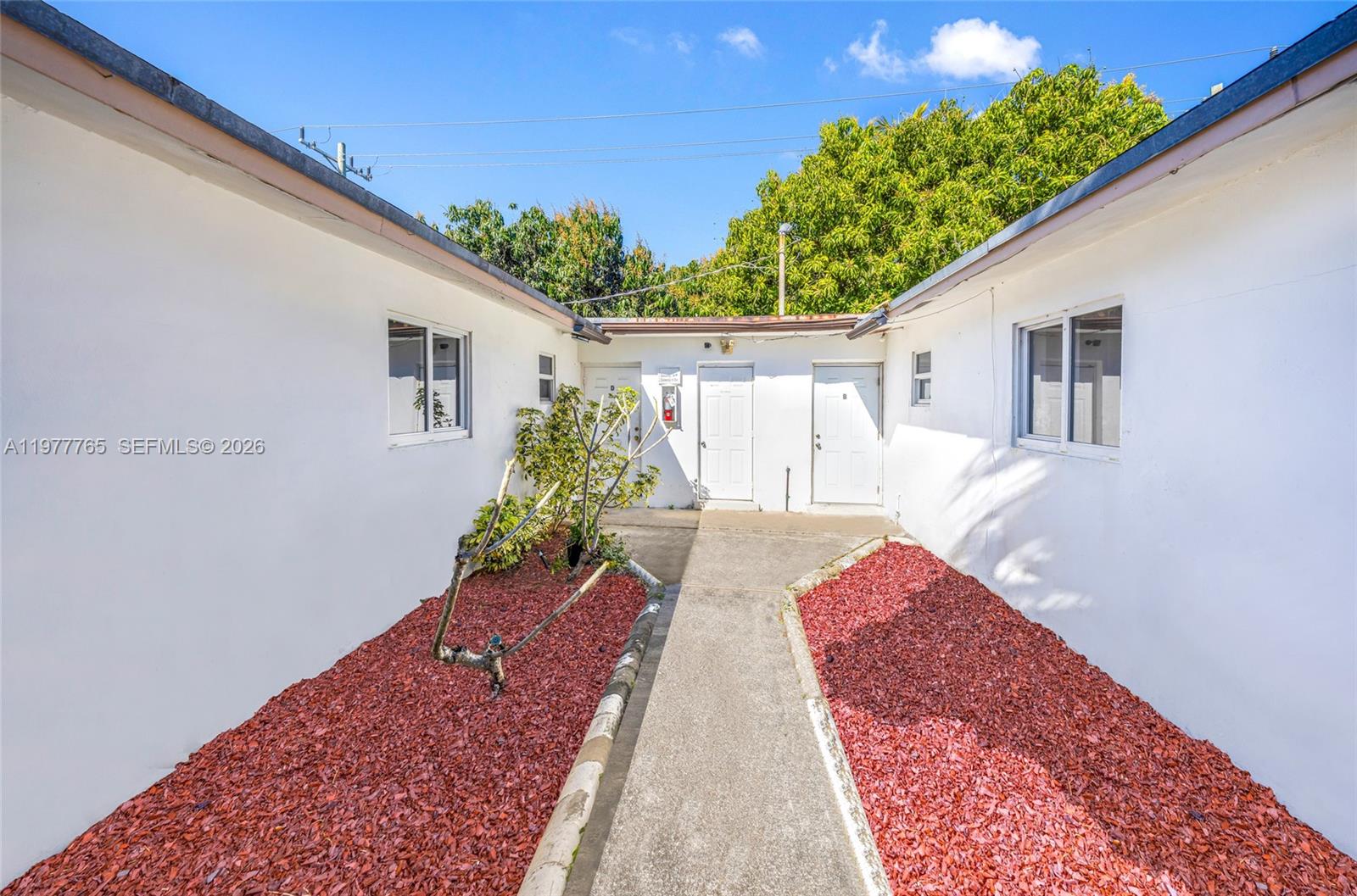 3021 NE 7th Ave Pompano Beach, FL 33064