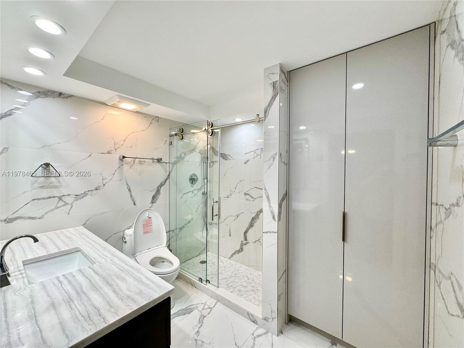 image Winston Towers 40020