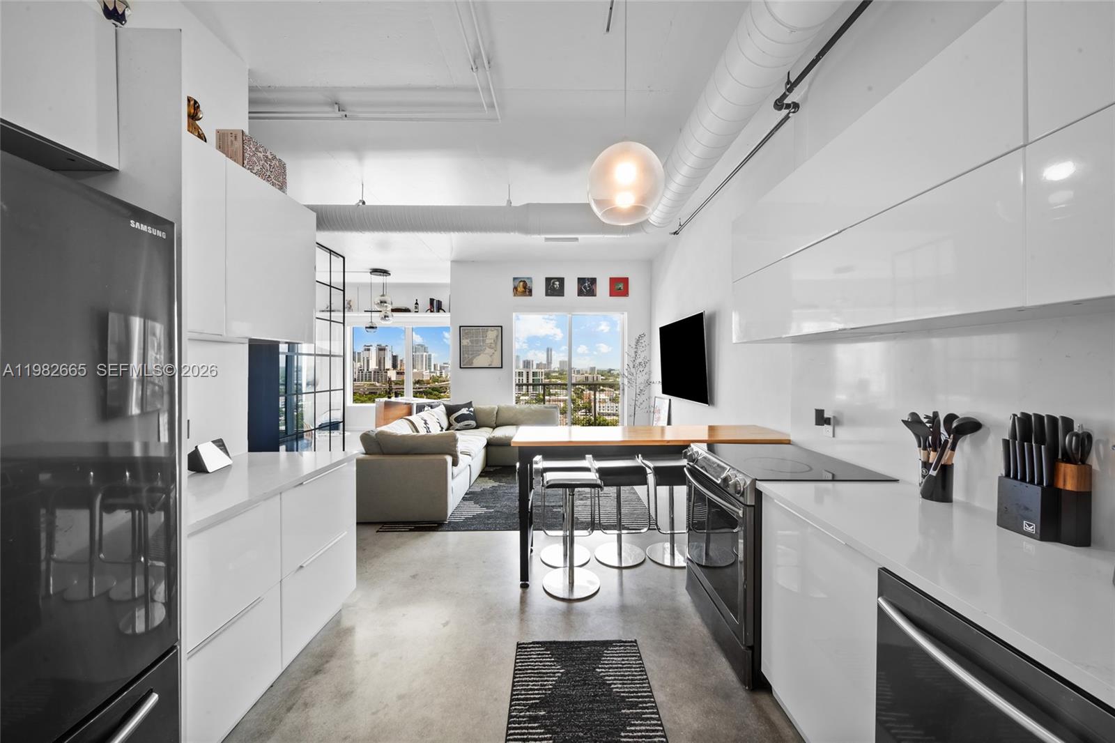 10 SW South Riv Dr #1512 Miami, FL 33130