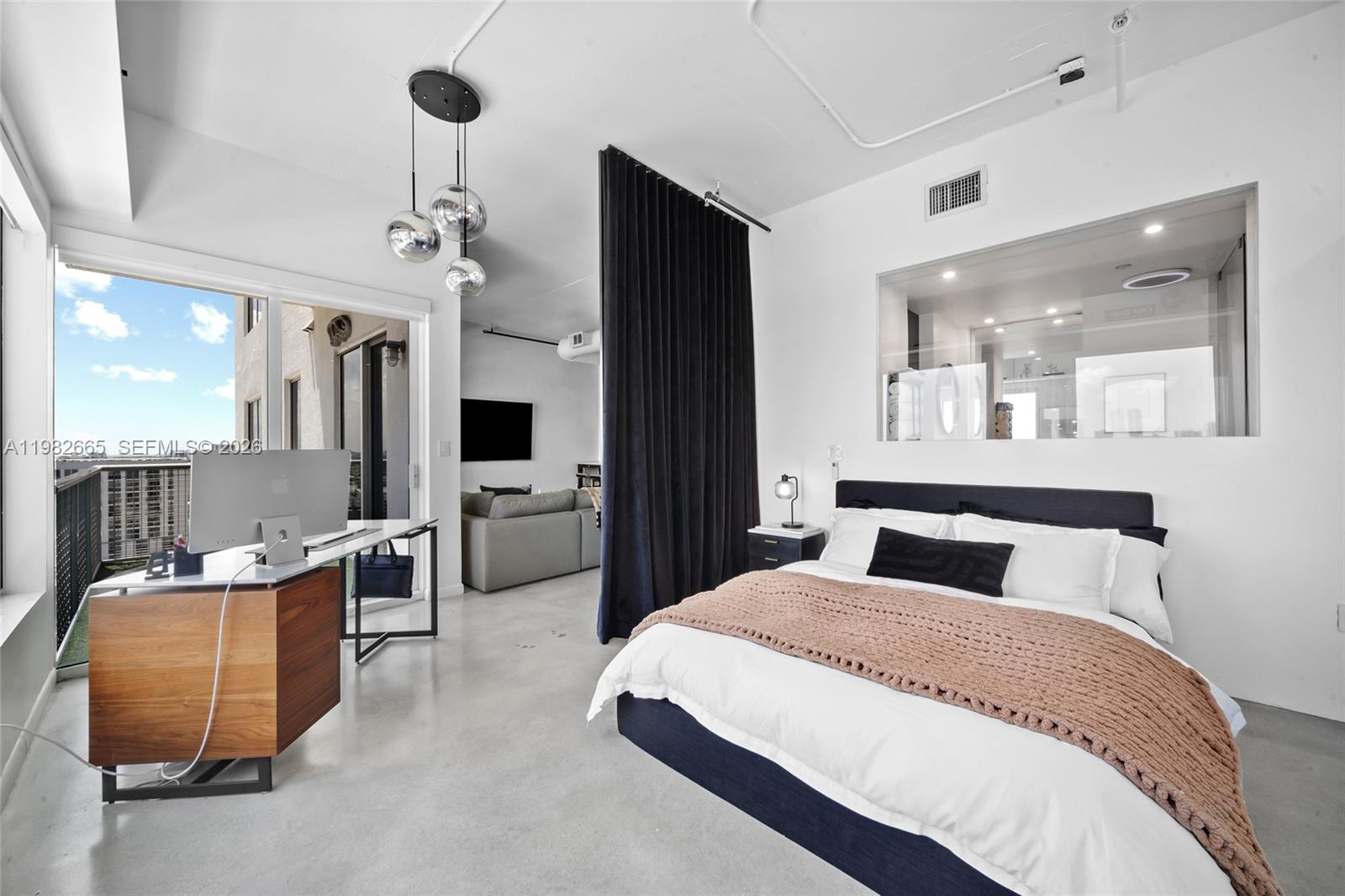 10 SW South Riv Dr #1512 Miami, FL 33130