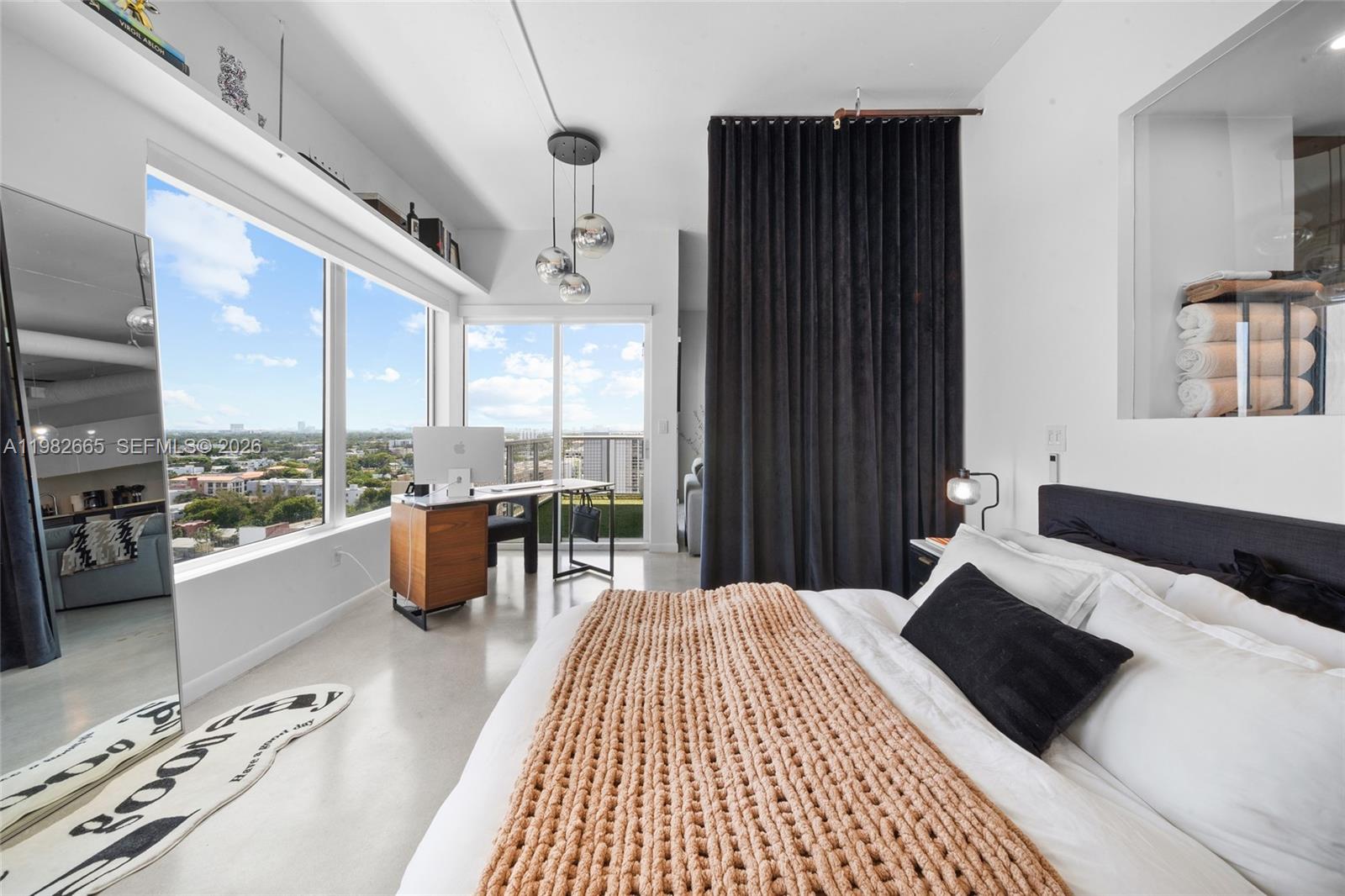 10 SW South Riv Dr #1512 Miami, FL 33130