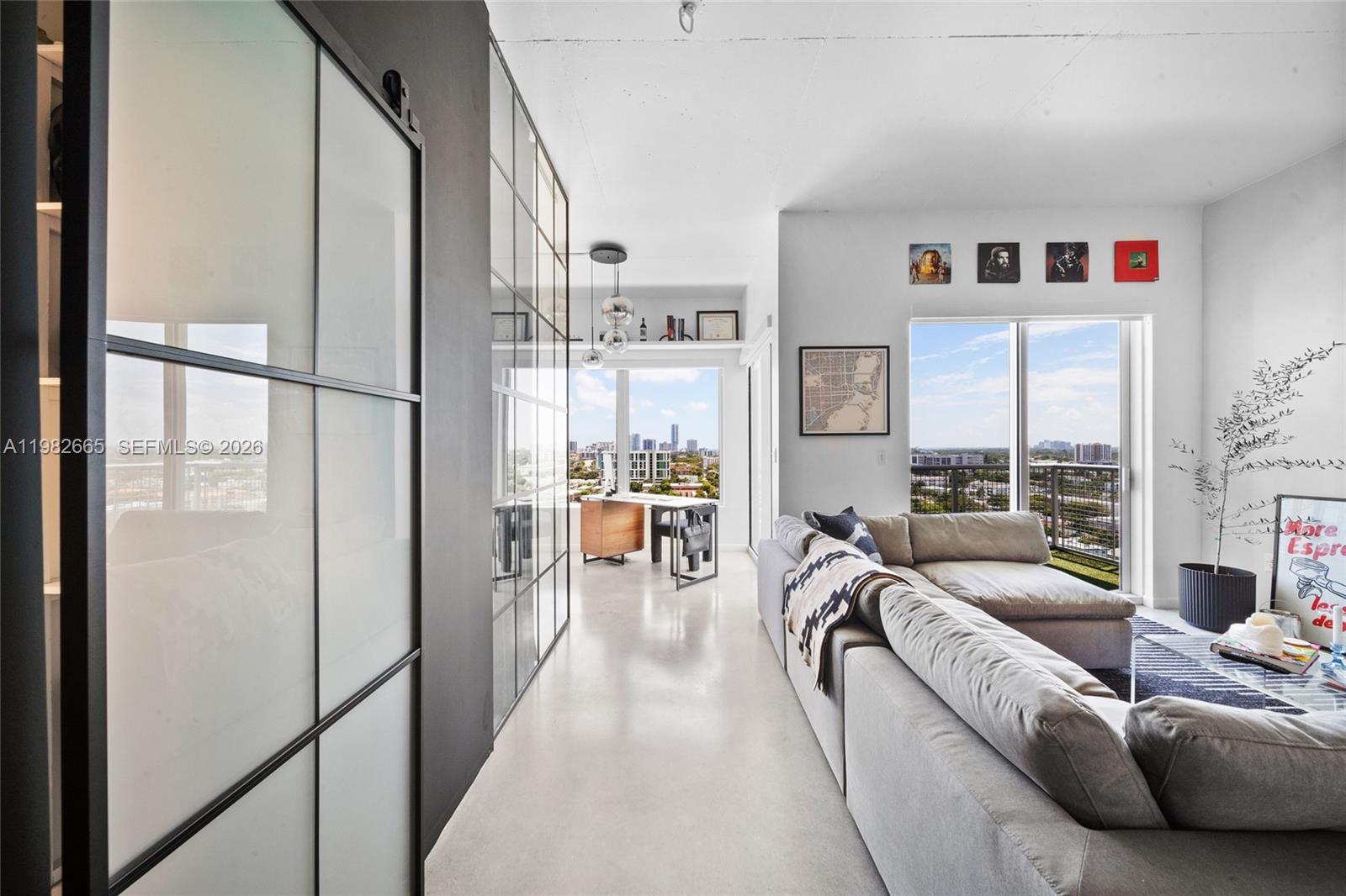 10 SW South Riv Dr #1512 Miami, FL 33130