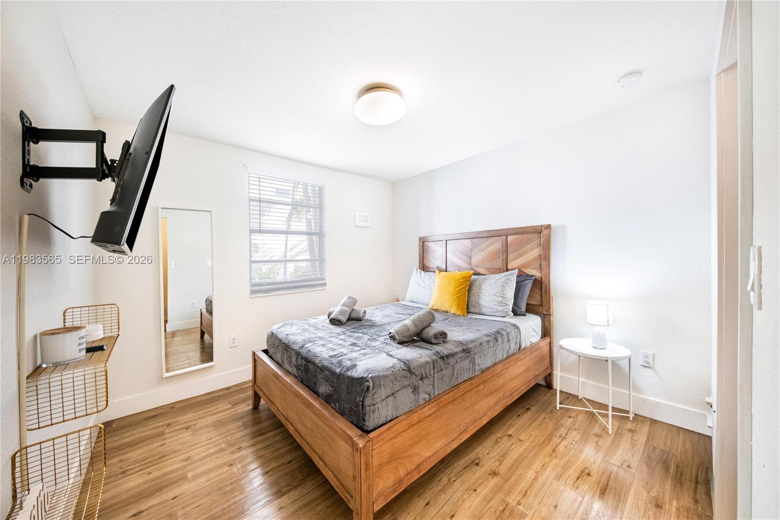 237 38th St #4 Miami Beach, FL 33140