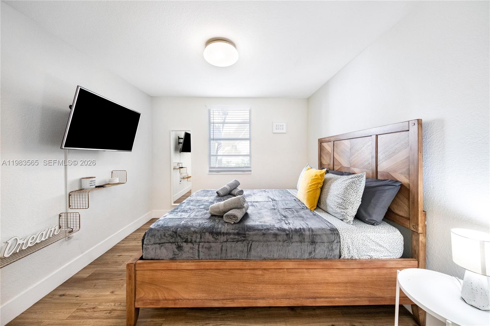 237 38th St #4 Miami Beach, FL 33140