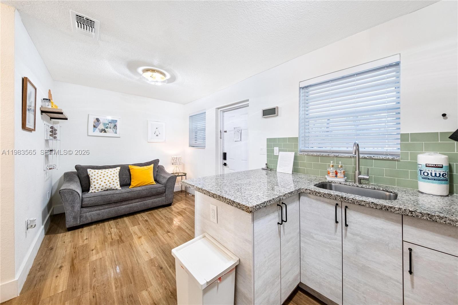 237 38th St #4 Miami Beach, FL 33140