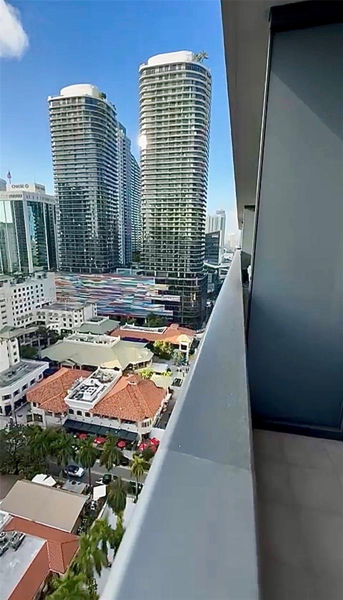 image Brickell Flatiron33