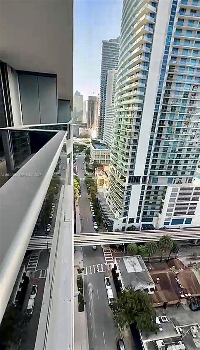 image Brickell Flatiron35