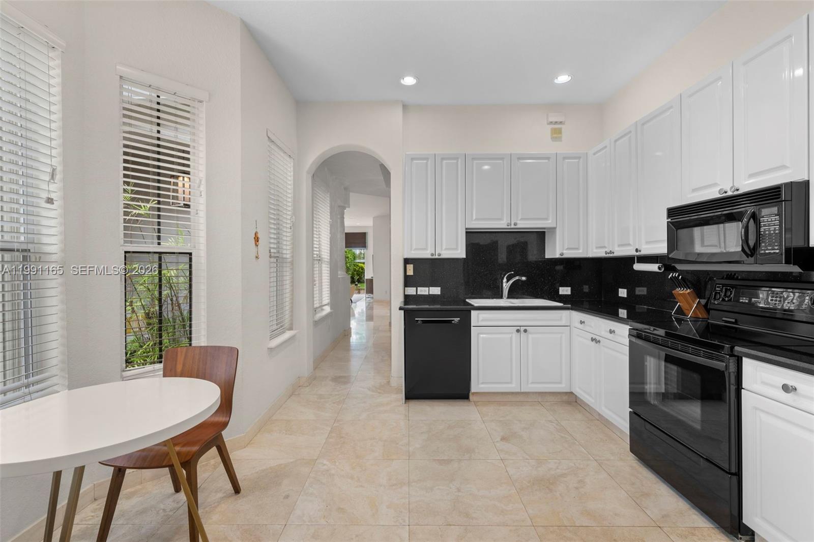 896 W Spinnaker Dr W #896 Hollywood, FL 33019