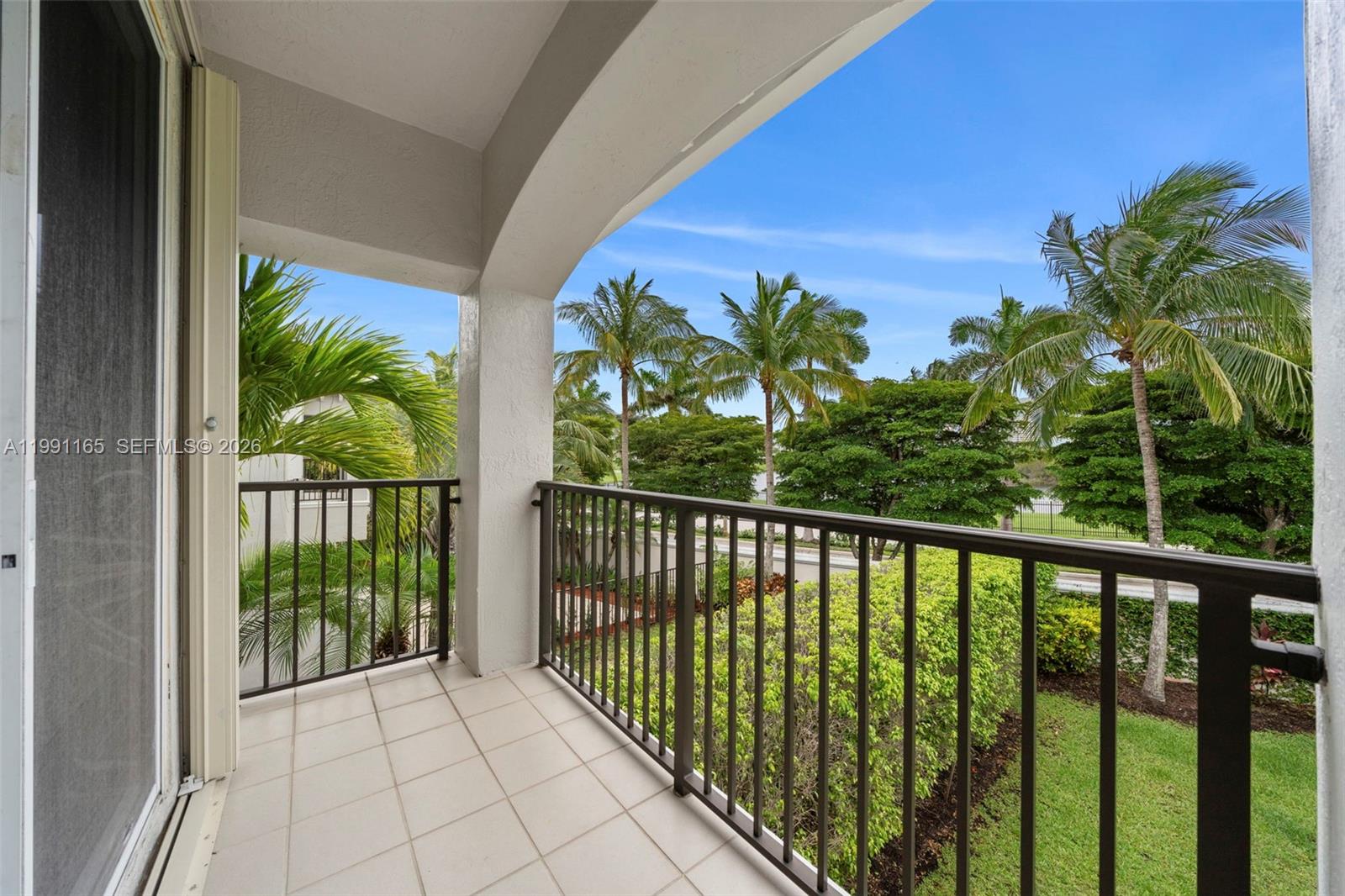 896 W Spinnaker Dr W #896 Hollywood, FL 33019