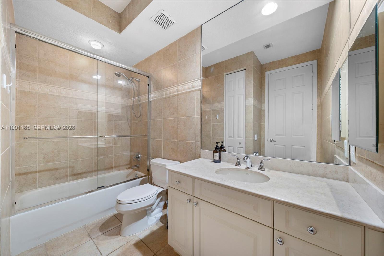 896 W Spinnaker Dr W #896 Hollywood, FL 33019