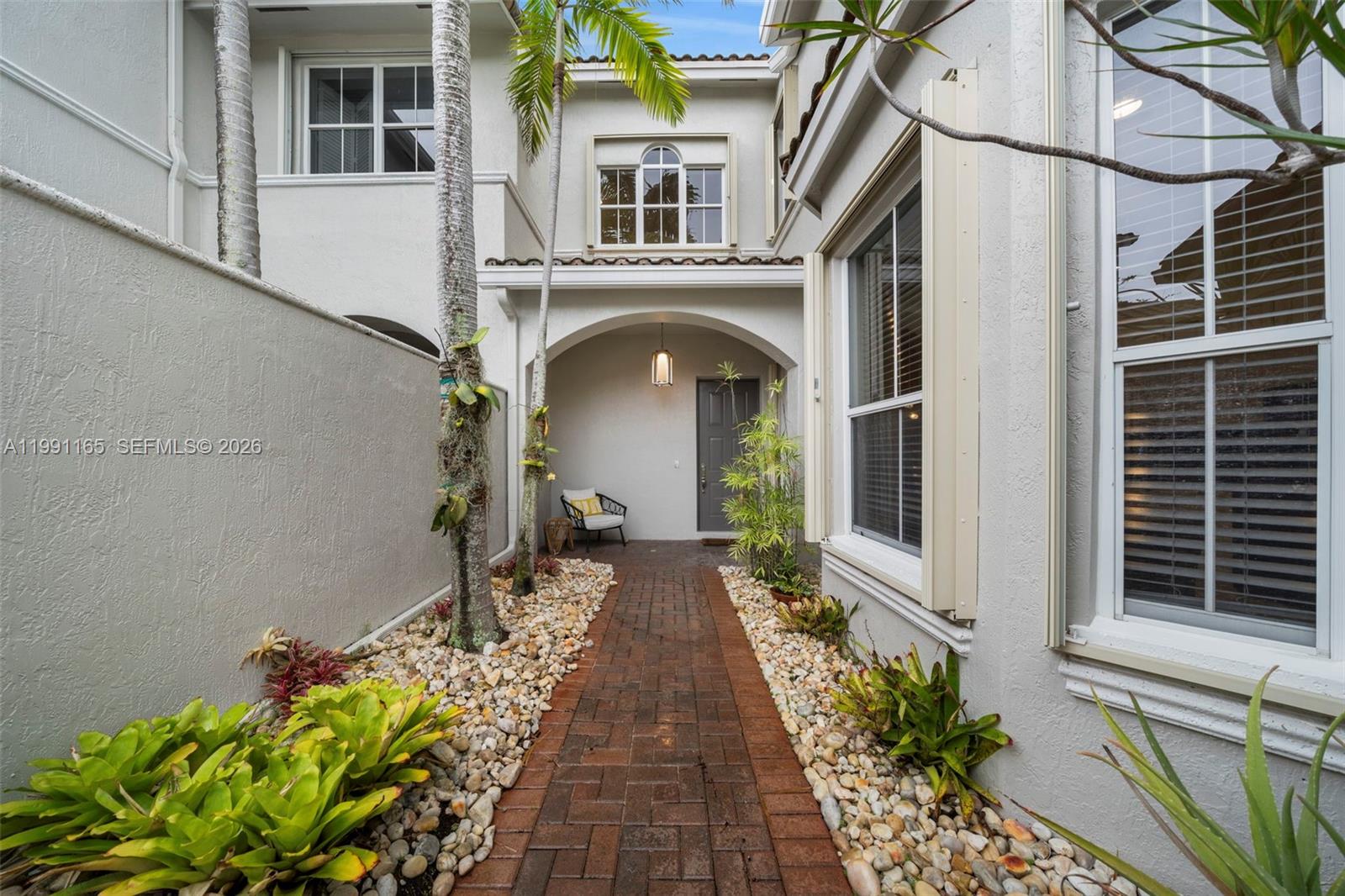 896 W Spinnaker Dr W #896 Hollywood, FL 33019