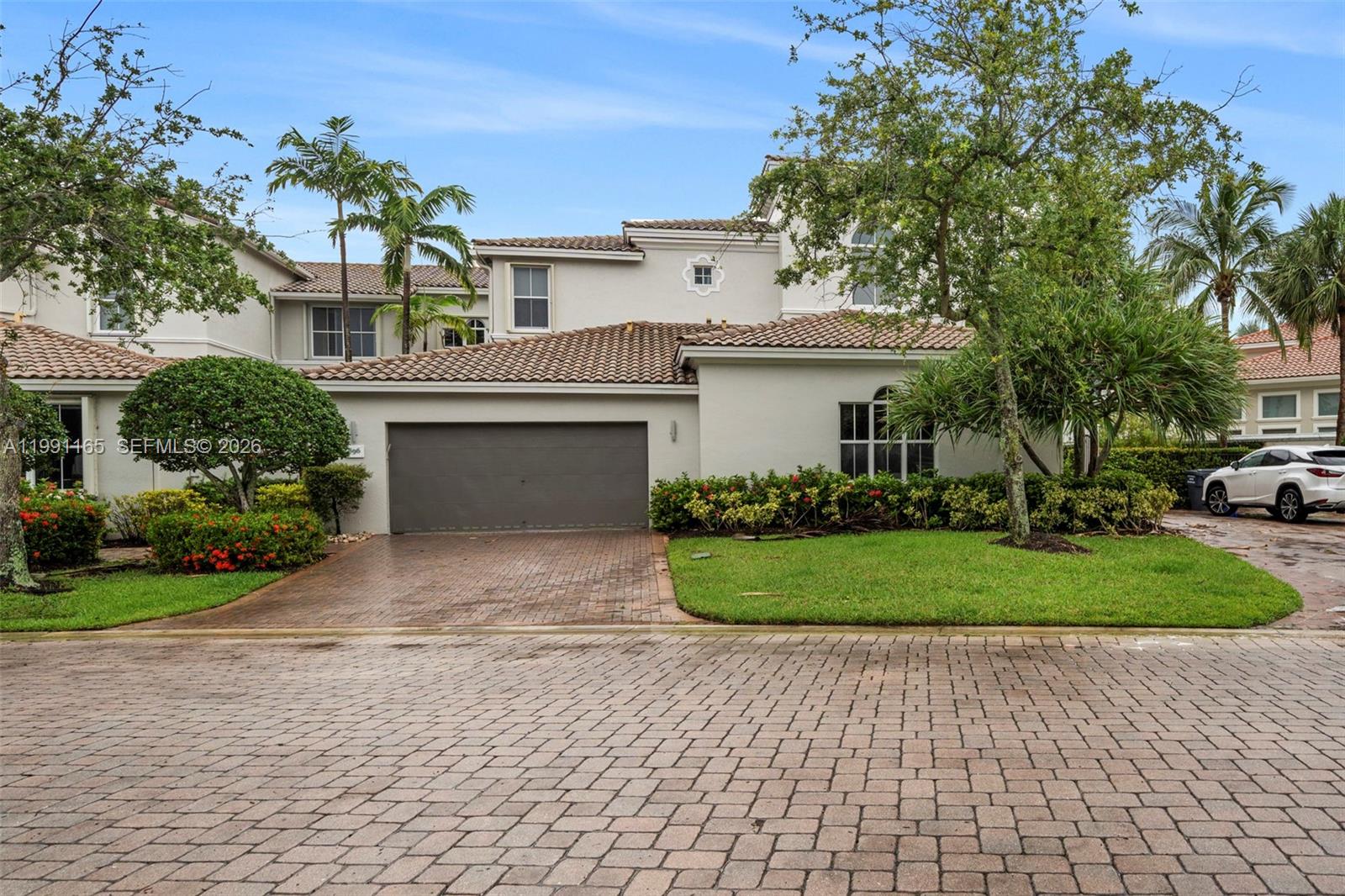 896 W Spinnaker Dr W #896 Hollywood, FL 33019