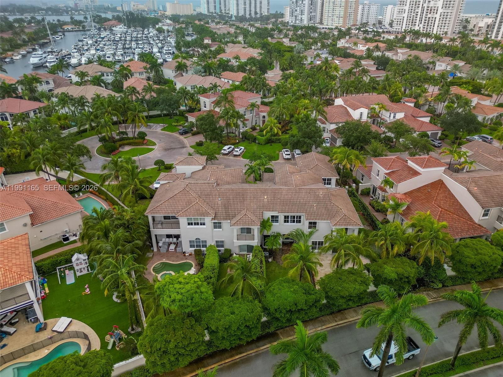 896 W Spinnaker Dr W #896 Hollywood, FL 33019