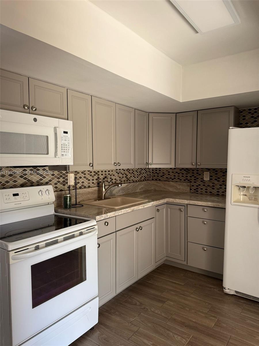 5460 SW 38th Ct West Park, FL 33023