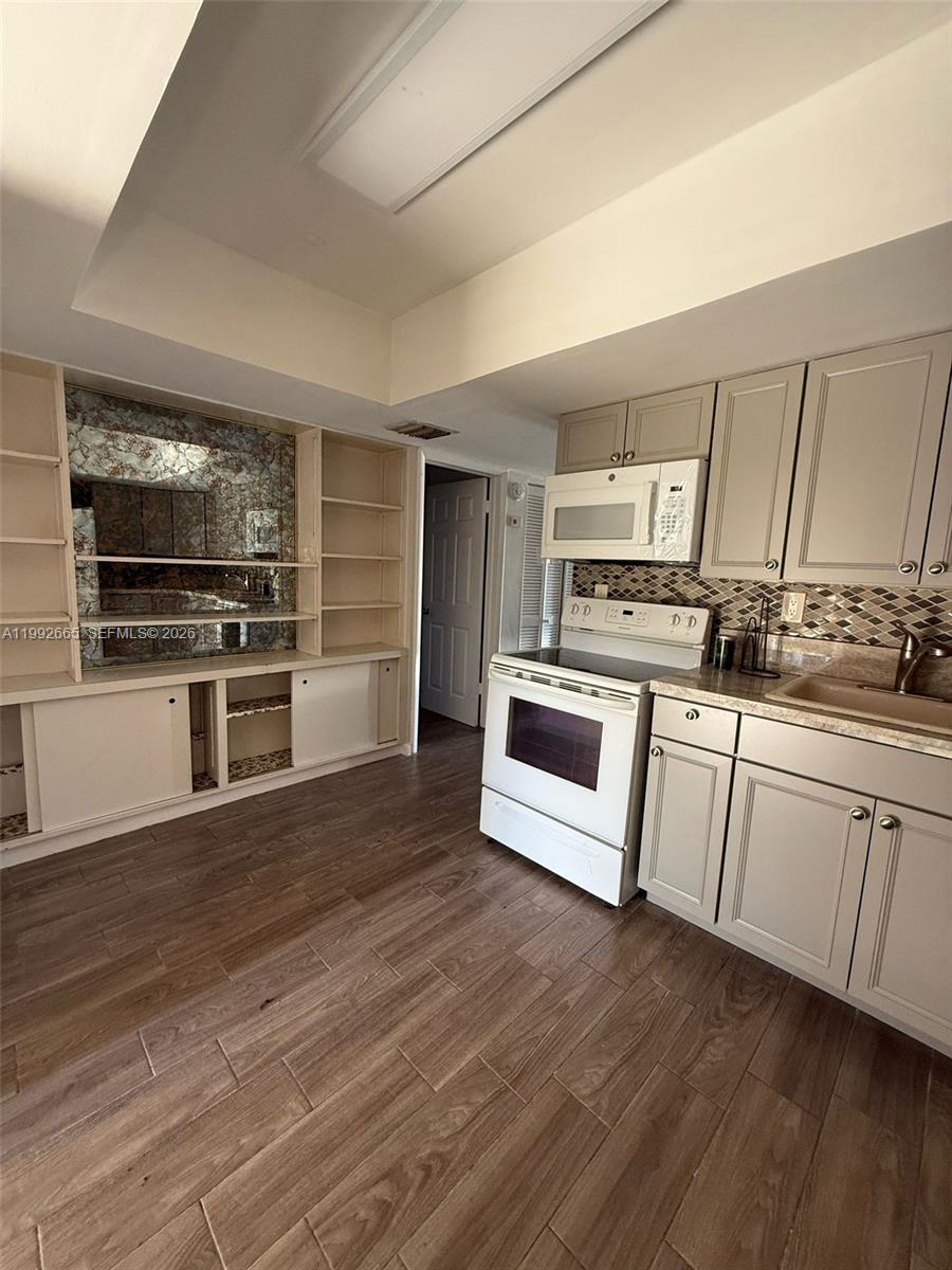 5460 SW 38th Ct West Park, FL 33023